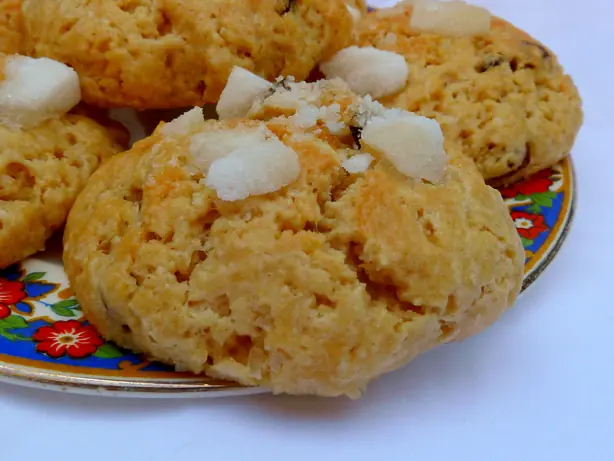 Foto von Paris Buns (Traditionelles schottisches Teegebäck) – fertig angerichtet