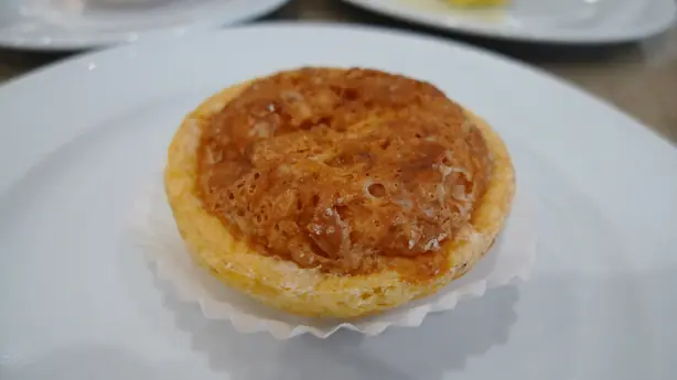 Foto von Pastel de feijão (Portugiesisches Bohnentörtchen) – fertig angerichtet