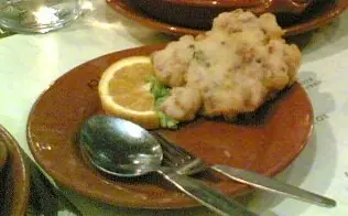 Foto von Pataniscas de Bacalhau (Portugiesische Stockfisch-Puffer) – fertig angerichtet