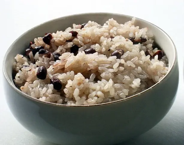 Foto von Patbap (Koreanischer Reis mit roten Bohnen) – fertig angerichtet