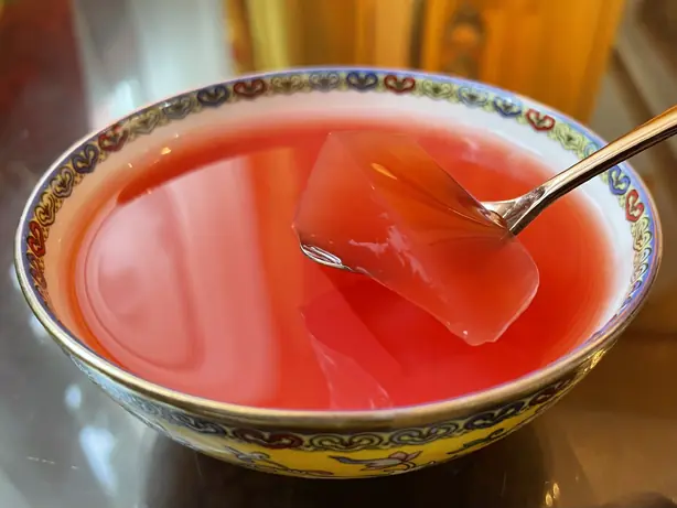 Foto von Pekinger Wassermelonen-Gelee (Xi Gua Lao) – fertig angerichtet