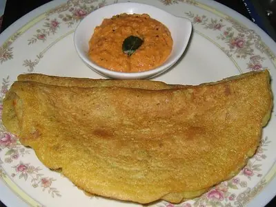 Foto von Pesarattu – Knusprige Mungbohnen-Crêpes aus Andhra – fertig angerichtet