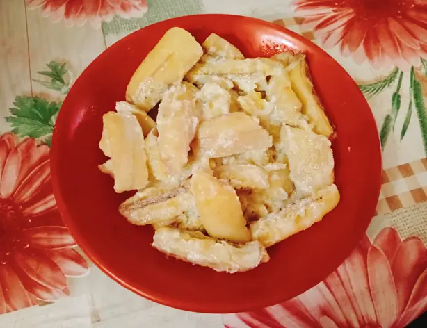 Foto von Pinakro na Saging (Bicolano Bananas in Coconut Milk) – fertig angerichtet