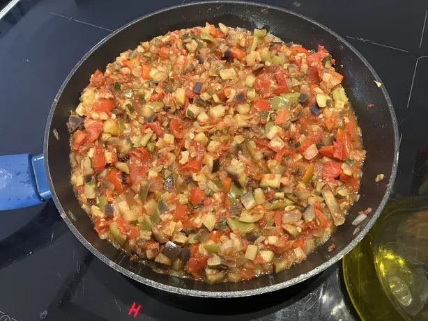 Foto von Pisto Manchego (Spanisches Gemüse-Ragout) – fertig angerichtet