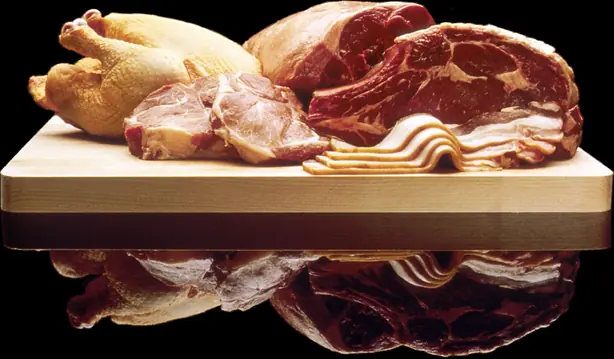 Foto von Pittsburgh Rare Steak (Black & Blue) – fertig angerichtet