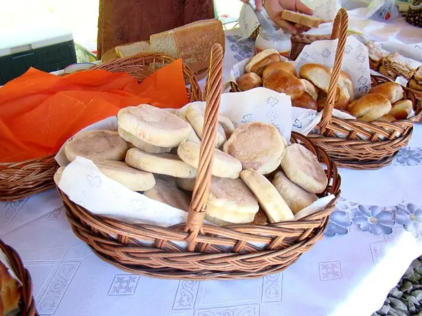 Foto von Polnische Sodabrötchen (Proziaki) – fertig angerichtet
