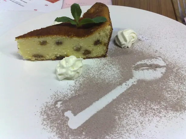 Foto von Polnischer Käsekuchen (Sernik) – fertig angerichtet