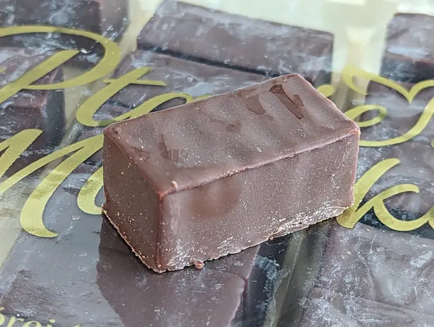 Foto von Ptasie Mleczko (Polnisches Vogelmilch-Konfekt) – fertig angerichtet