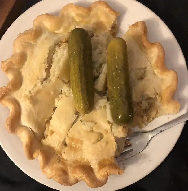 Foto von Quebecer Lachs-Pie (Pâté au Saumon) – fertig angerichtet