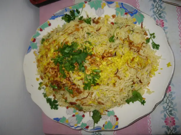 Foto von Rakhine Mont Di - Burmesische Fischsuppe mit Reisnudeln – fertig angerichtet