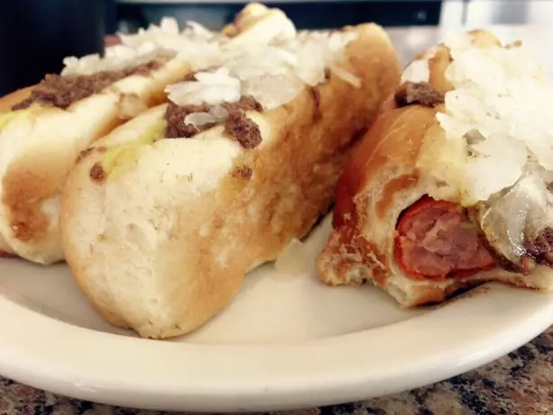 Foto von Rhode Island Hot Wiener (New York System) – Das Original – fertig angerichtet