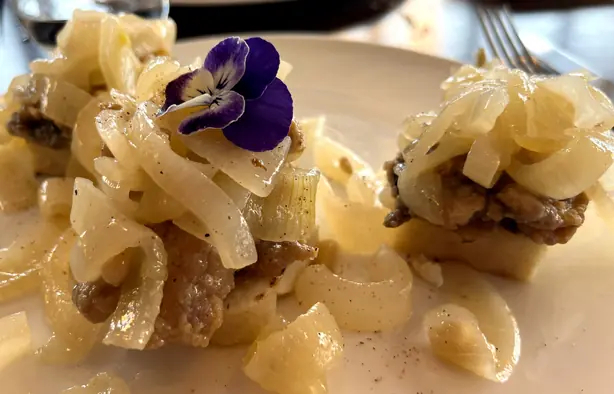 Foto von Sarde in Saor (Venezianische marinierte Sardinen) – fertig angerichtet