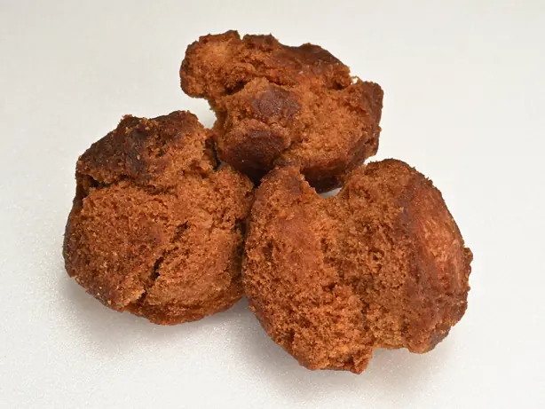 Foto von Sata Andagi (Okinawische Donuts) – fertig angerichtet