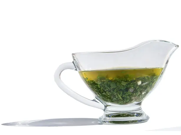 Foto von Sauce Ravigote (Klassische Vinaigrette-Art) – fertig angerichtet