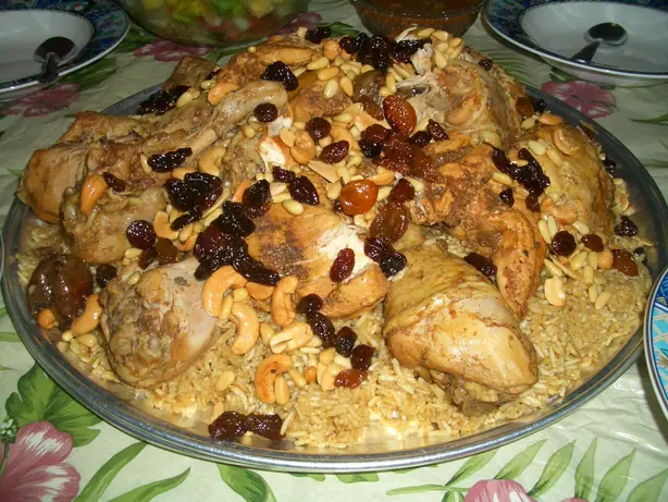 Foto von Saudi Kabsa – Der aromatische Nationalstolz der arabischen Halbinsel – fertig angerichtet