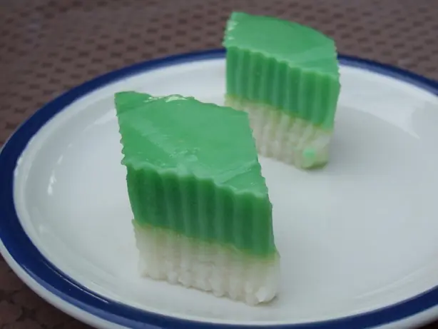 Foto von Seri Muka (Malaysischer Pandan-Klebreis-Kuchen) – fertig angerichtet