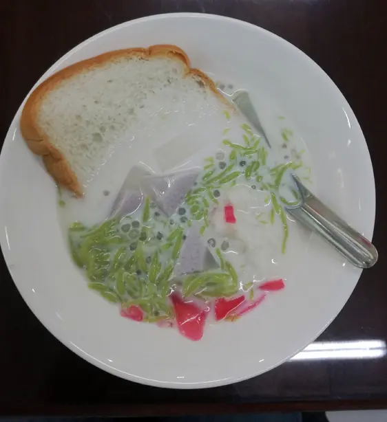 Foto von Shwe Yin Aye (Burmesisches Kokos-Dessert) – fertig angerichtet