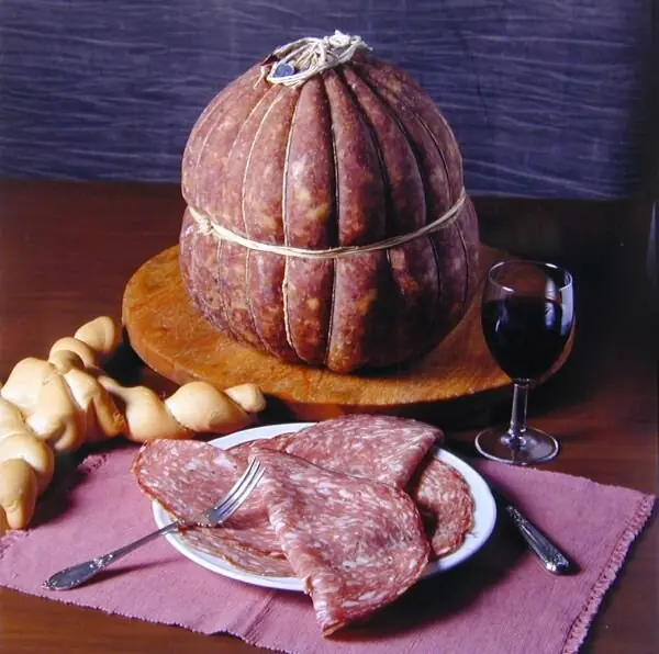 Foto von Skilandis (Litauische Kaltgeräucherte Wurst) – fertig angerichtet