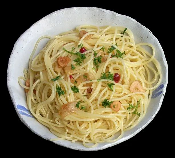 Foto von Spaghetti aglio e olio – fertig angerichtet