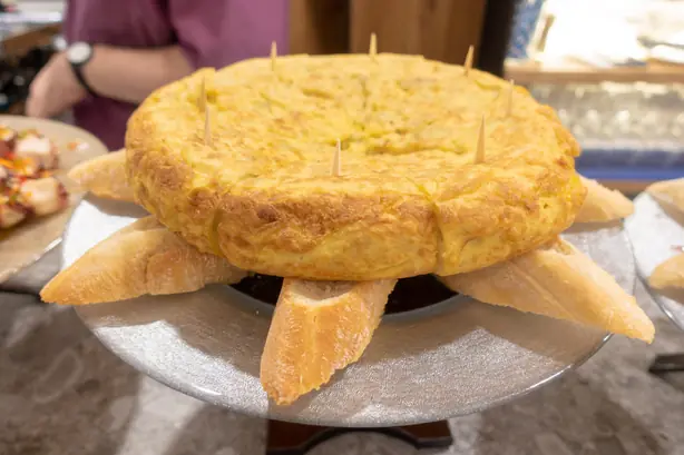 Foto von Spanische Tortilla (Tortilla de Patatas) – fertig angerichtet