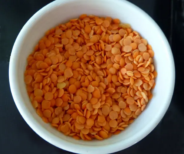 Foto von Srilankisches Seeni Sambol (Karamellisiertes Zwiebel-Chutney) – fertig angerichtet