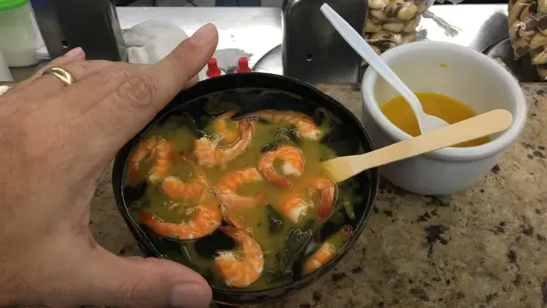 Foto von Tacacá (Brasilianische Maniok-Shrimp-Suppe) – fertig angerichtet