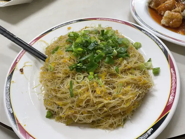 Foto von Taiwanesische Goldene Kürbis-Reisnudeln (Jin Gua Mi Fen) – fertig angerichtet