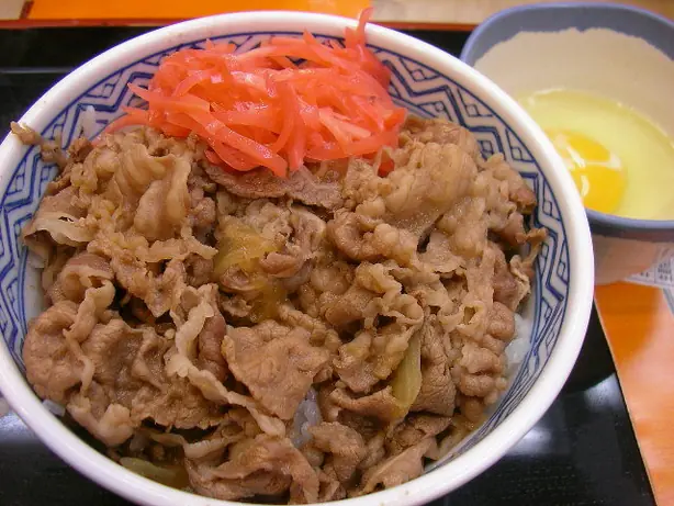 Wikipedia-Bild - Gyudon_by_jetalone_in_Higashi-Ginza,_Tokyo.jpg - Foto: jetalone from Higashi-Ginza, Tokyo - CC BY 2.0