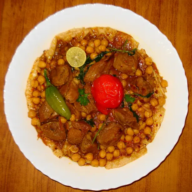 Foto von Tharid (Arabische Brotsuppe) – fertig angerichtet