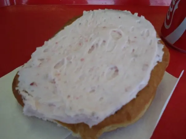 Foto von Thunder Bay Persian Roll (Pershing Donut) – fertig angerichtet