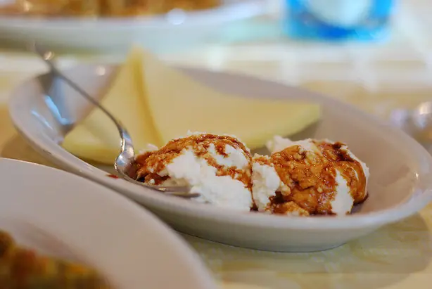Foto von Traditioneller italienischer Vincotto – fertig angerichtet