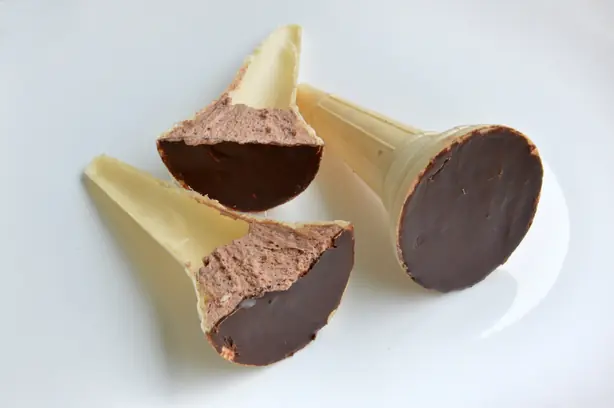 Foto von Ungarisches Wintereis (Téli fagyi) – fertig angerichtet