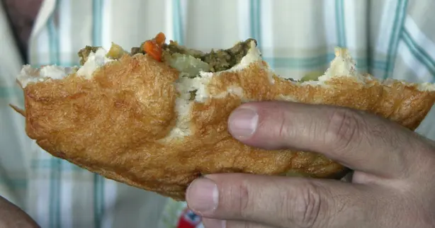 Foto von Vetkoek (Südafrikanische Fettkuchen) – fertig angerichtet