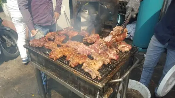 Foto von Vietnamesische gegrillte Schweinekoteletts (Sườn nướng) – fertig angerichtet