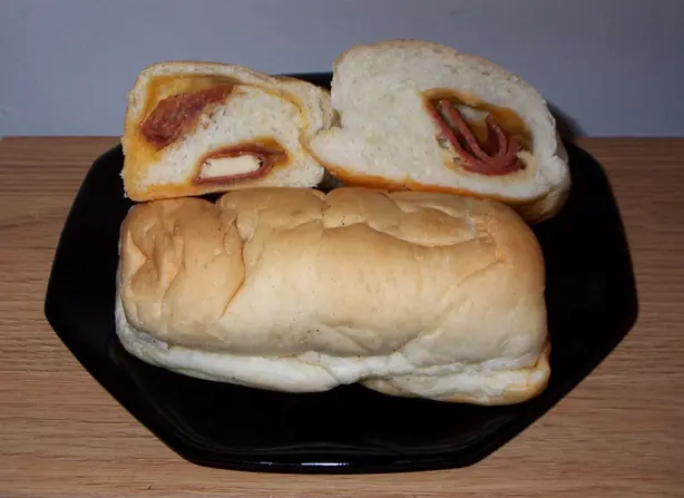 Foto von West Virginia Pepperoni Roll – fertig angerichtet
