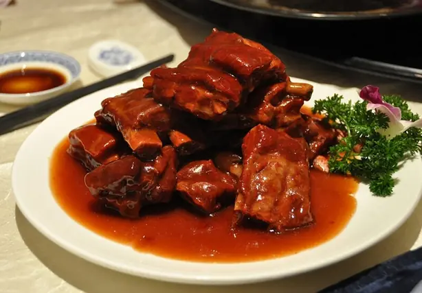Foto von Wuxi Spare Ribs (Wuxi Fried Spare Ribs) – fertig angerichtet