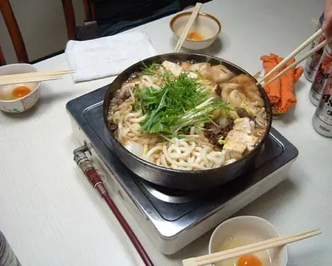 Wikipedia-Bild - Cookingsukiyaki.jpg - Foto: Kapichu - CC BY-SA 3.0