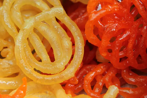 Wikipedia-Bild - Jalebi_Colors.JPG - Foto: Sankeerth - CC BY-SA 4.0