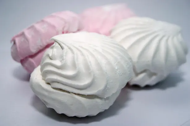 Wikipedia-Bild - Зефир_бело-розовый.jpg - Foto: Gowr - PUBLIC DOMAIN