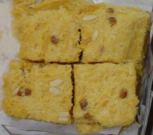 Foto von Indische Soan Papdi Süßigkeit – fertig angerichtet