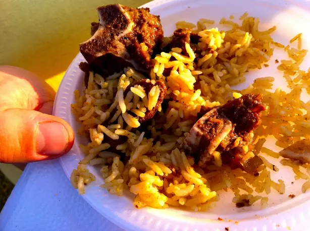 Foto von Somalisches Bariis Iskukaris – fertig angerichtet