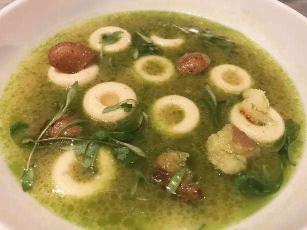 Foto von Oaxacanische Chochoyote Maisklößchen – fertig angerichtet