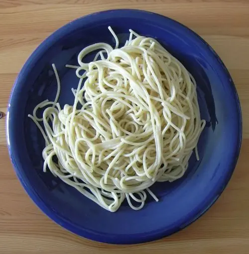 Foto von Spaghetti mit Tomatensoße – fertig angerichtet