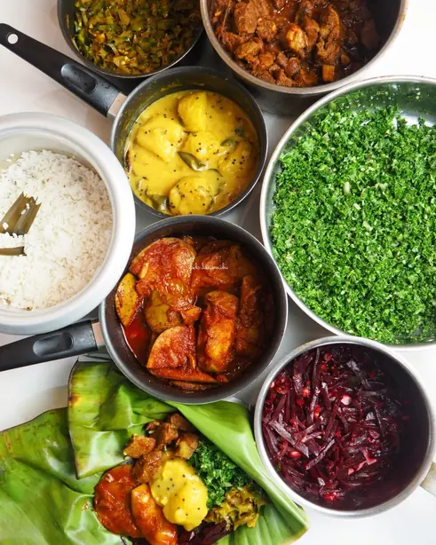 Foto von Sri-Lankische Fischbrötchen Maalu Paan – fertig angerichtet