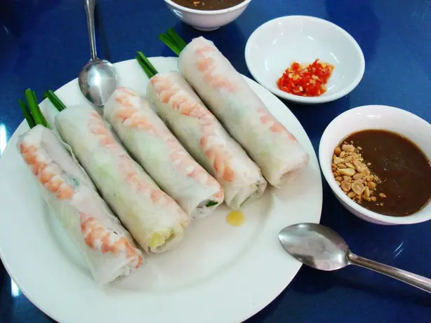 Foto von Vietnamesische Sommerrollen Gỏi cuốn (2) – fertig angerichtet