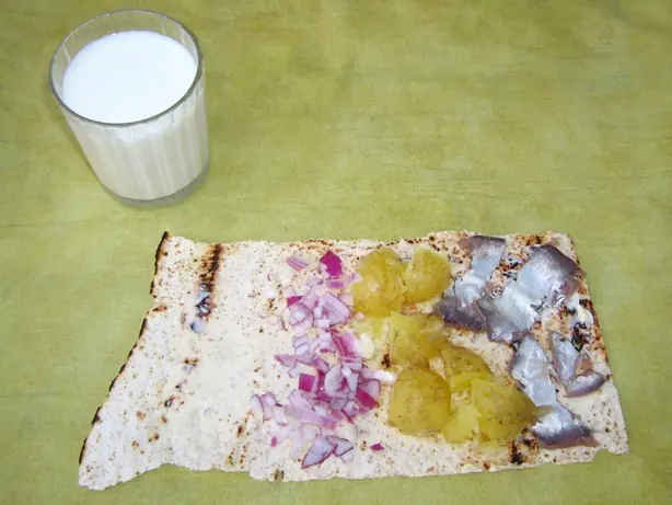 Foto von Schwedische Surströmmingsklämma – fertig angerichtet