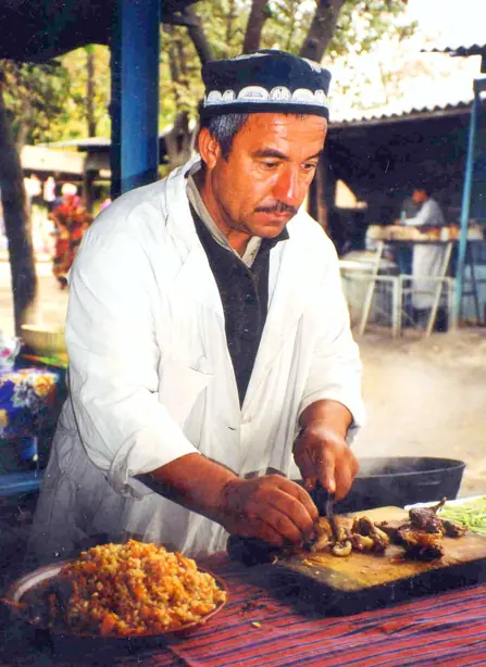 Foto von Tadschikisches Nationalgericht Qurutob – fertig angerichtet