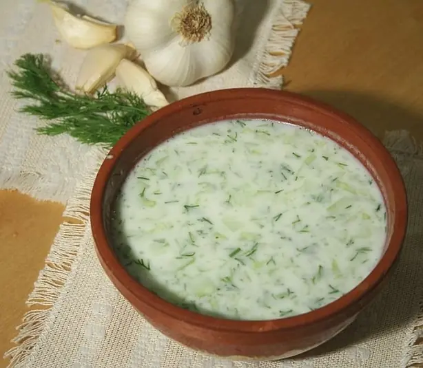 Foto von Bulgarische Gurkensuppe Tarator – fertig angerichtet