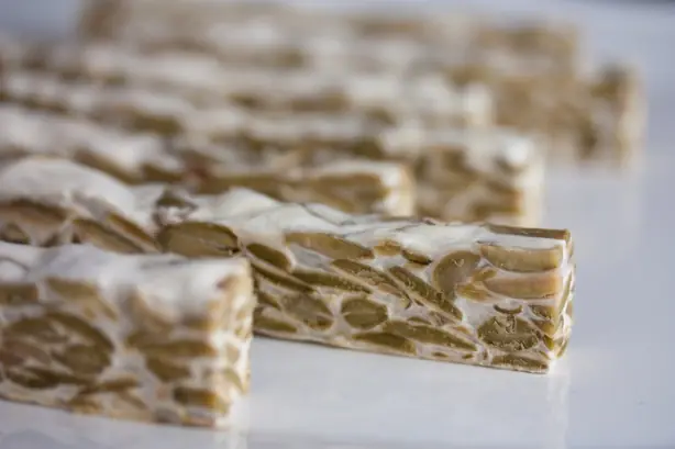 Foto von Indonesischer Tempeh selbstgemacht – fertig angerichtet