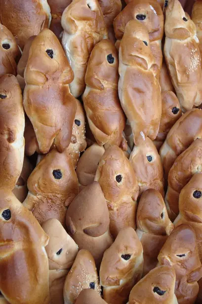 Tezonco-Panes de muerto – Foto: Carlos Soto (CC BY-SA 3.0)